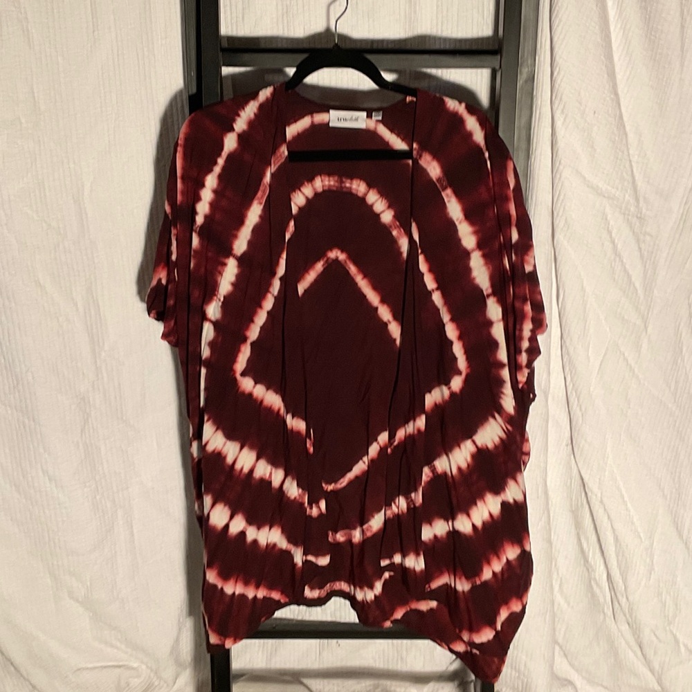 Chic Maroon and White Tie-Dye Cover